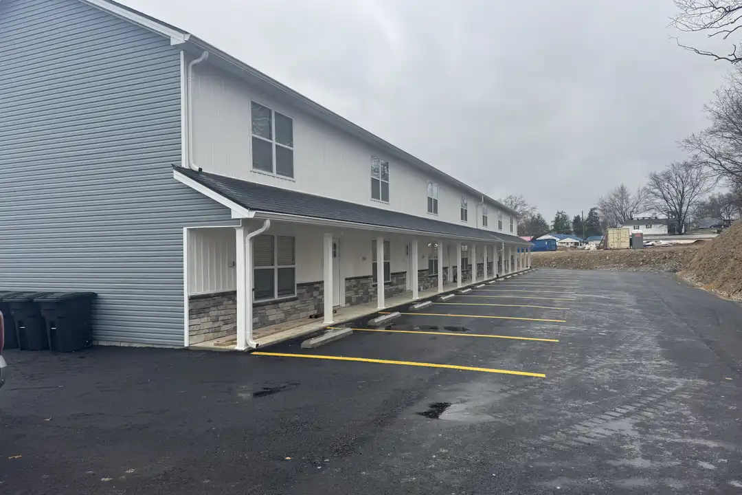 628 KY-716 unit Apt 1 – photo 1 of 9
