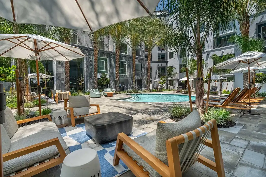 Apartment in Los Angeles, Warner Center, Woodland Hills-Warner Center Neighborhood Council District - More