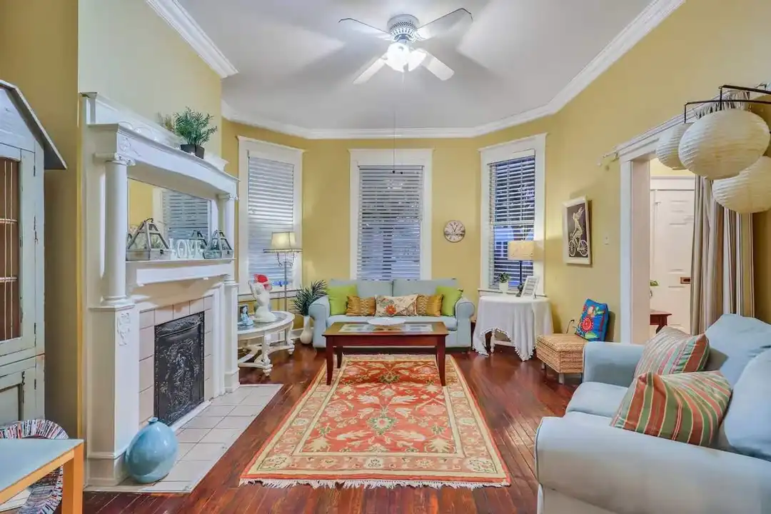 524 E Duffy St unit 1369217P - View 2