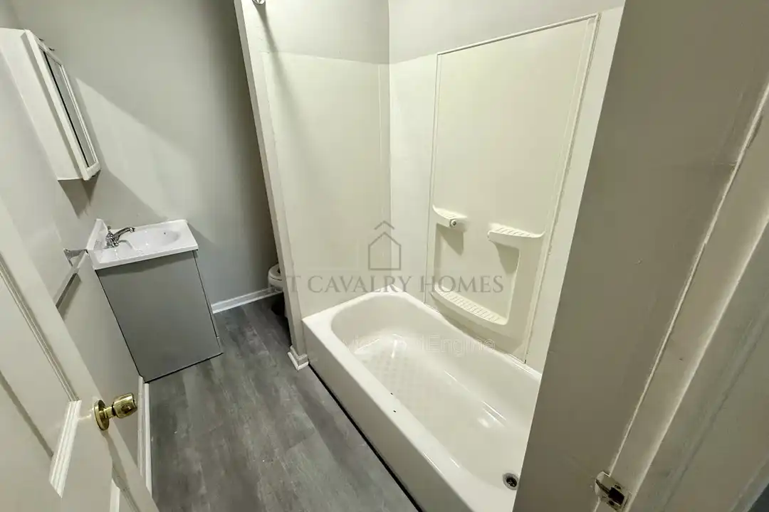 366 Buckingham St unit 2 – photo 1