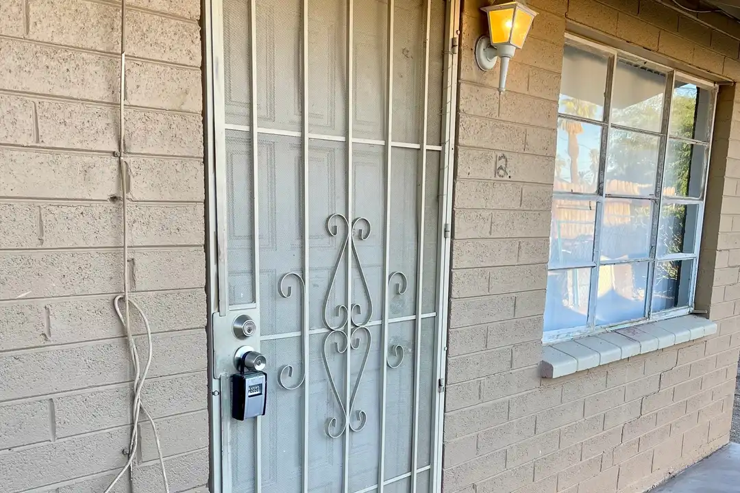Apartment in Phoenix, Maryvale - View 3