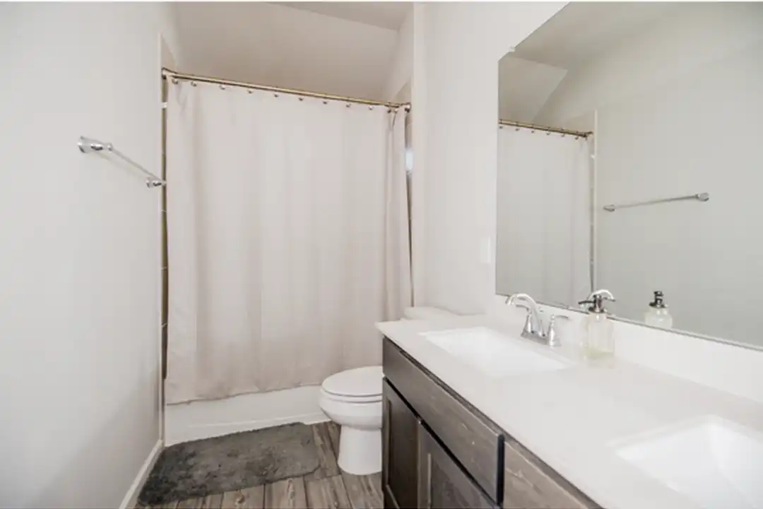643 Hazeltine Rd - View 2
