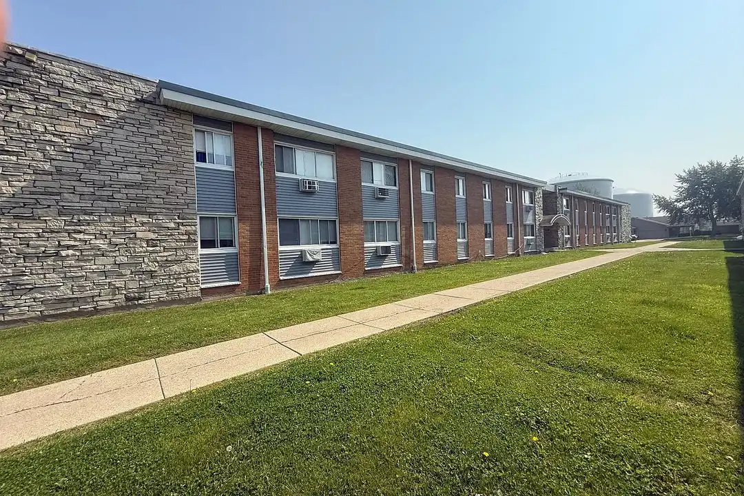 Sation Hills Apartments in Kenosha, WI - View 2