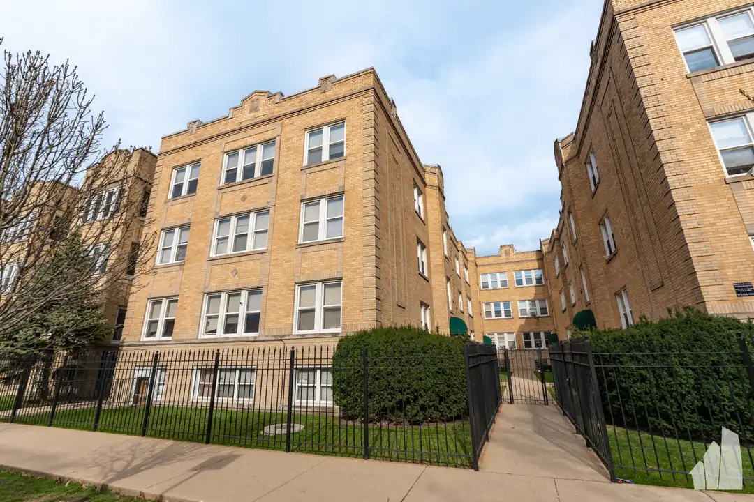 4043 N Mozart St unit 47-2W - View 2