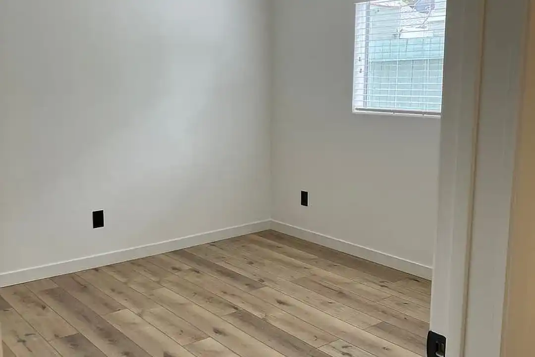 2535 Kansas Ave - View 3