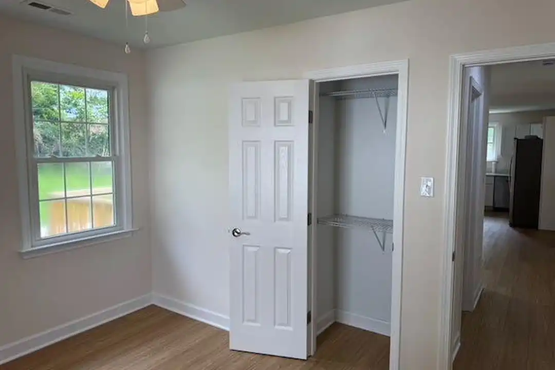 2100 Woodland Ave - More