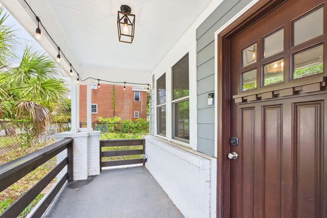 418 S 8th St - More