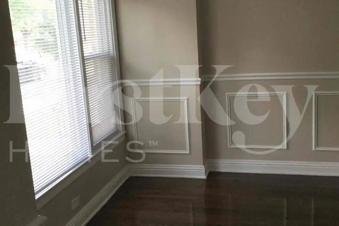 8044 S Maplewood Ave - View 2