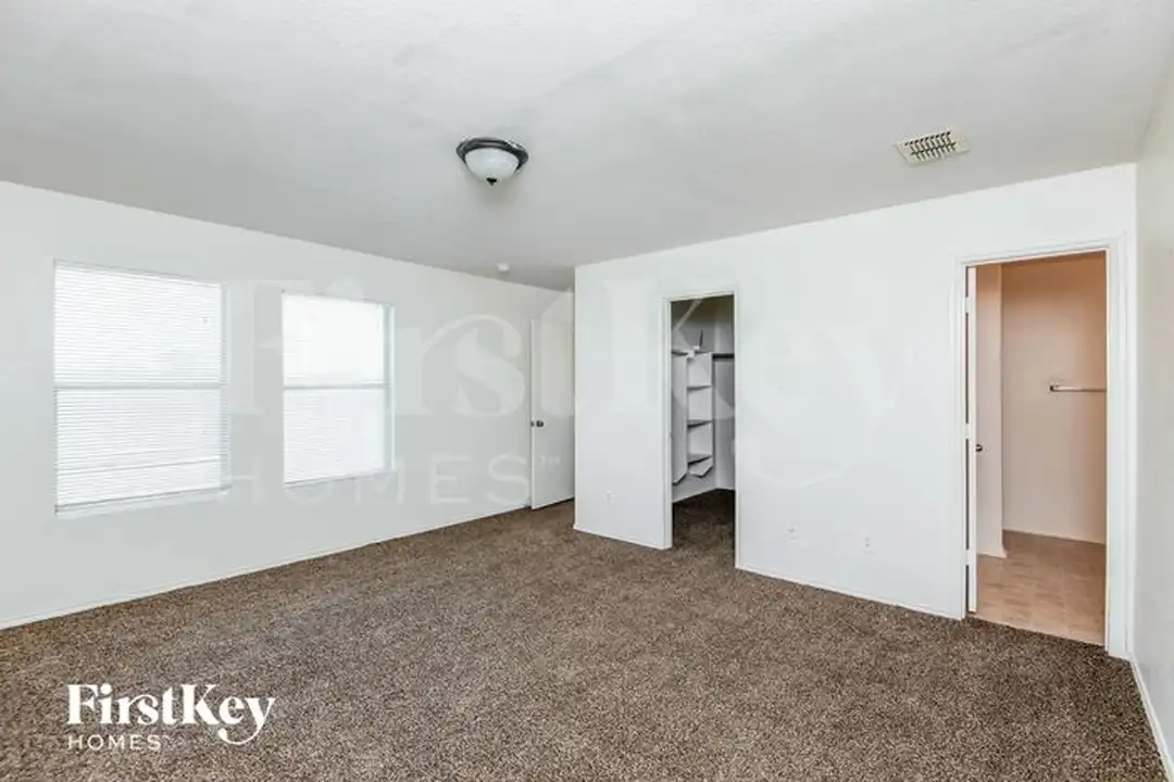 House in Fort Worth, Tarrant County - More