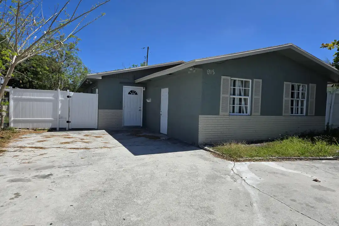 815 Silver Beach Rd unit B – photo 1 of 5