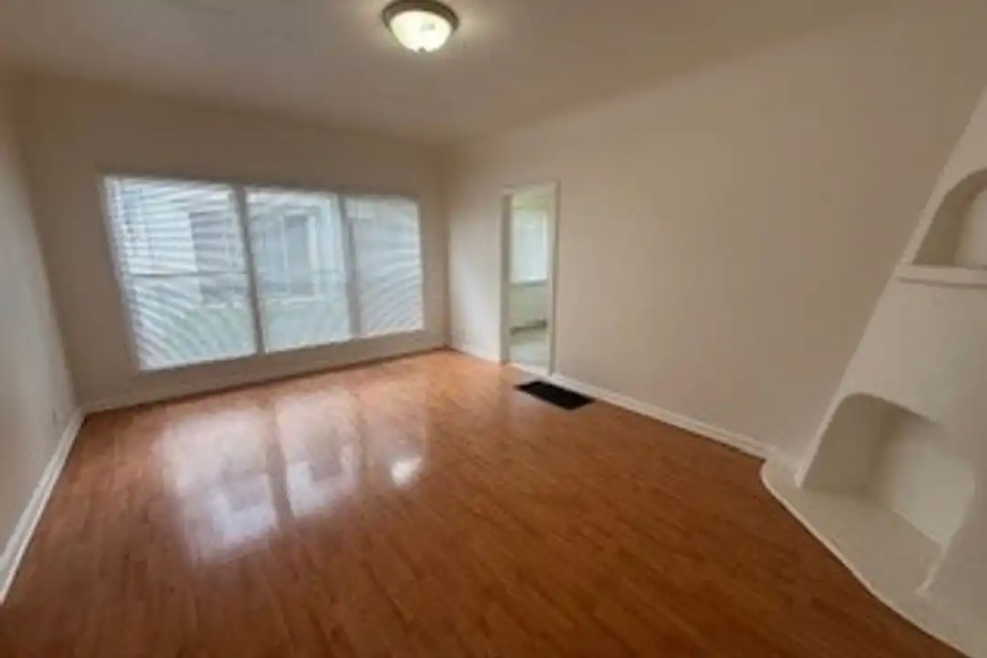 2175 Chestnut Ave unit 4 - View 2