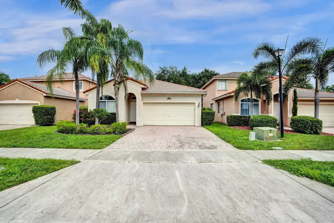 House in Coconut Creek - View 2