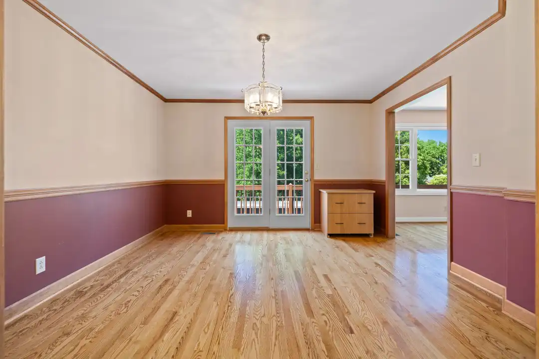 3010 Eaker Dr - More