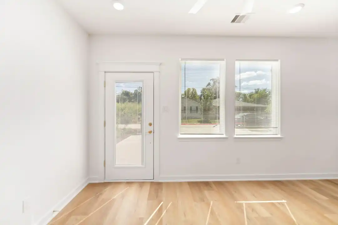 7809 Queen St unit B - View 3
