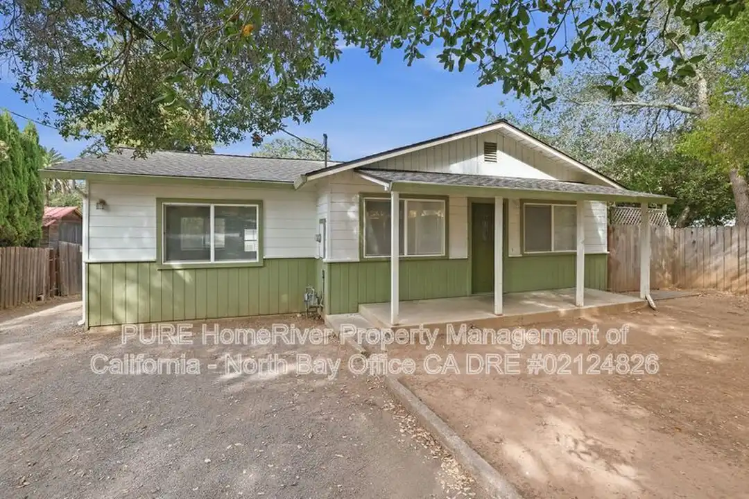 1040 S Cloverdale Blvd – photo 1 of 22