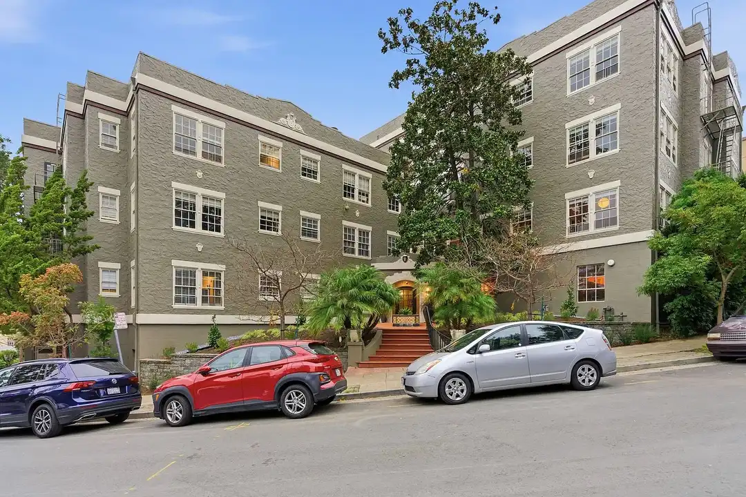 Apartment in Oakland - View 3