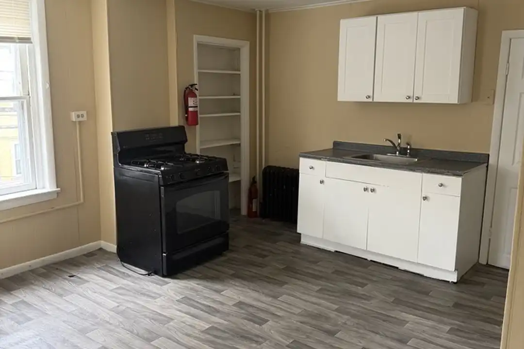 332 Green St - View 3