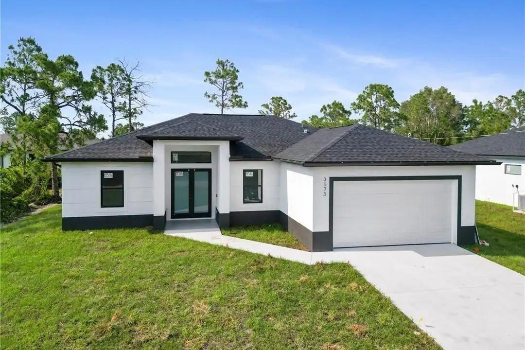 House in Lehigh Acres - View 3