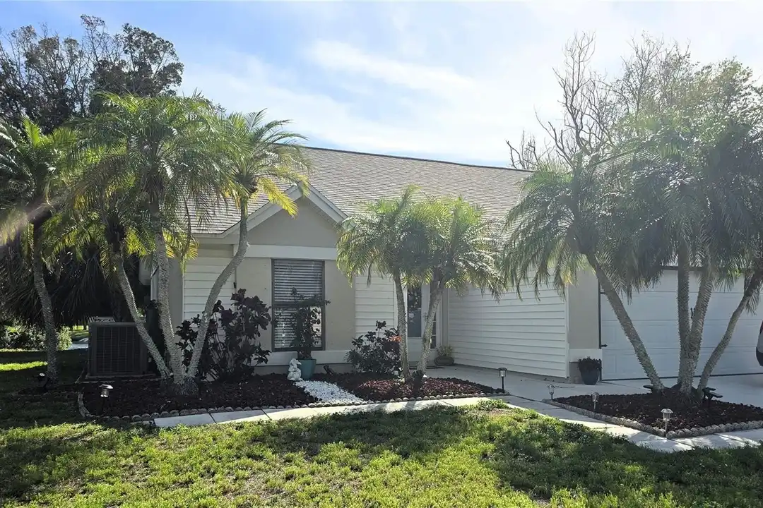 612 49th St E – photo 1