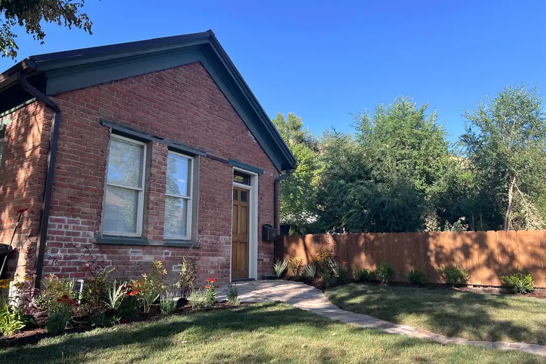 240 Fern Ave N – photo 1