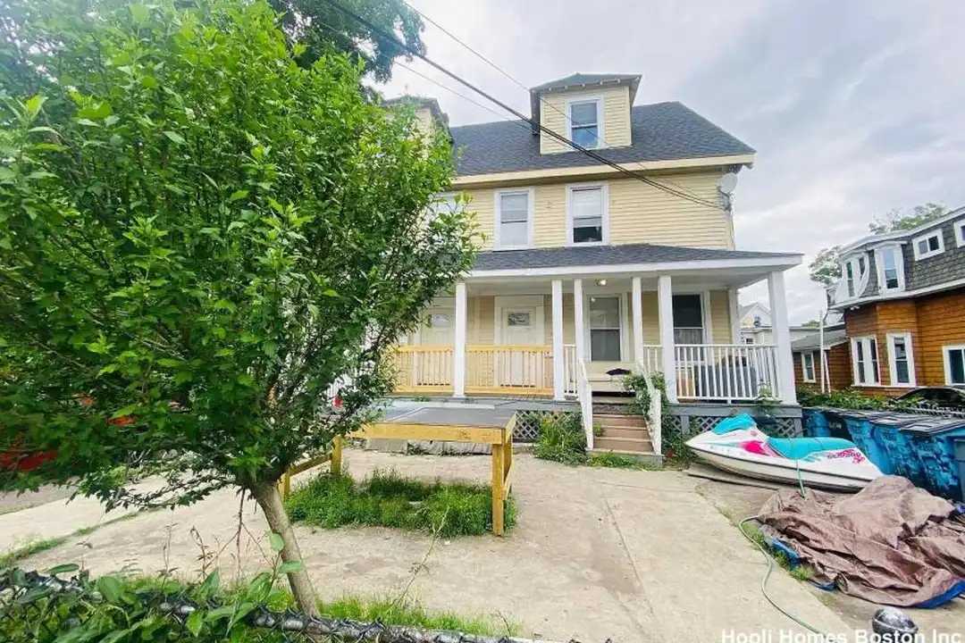 32 Ashford St – photo 1 of 9