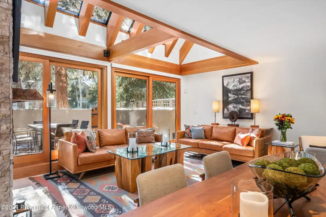 326 W Hopkins Ave - View 5