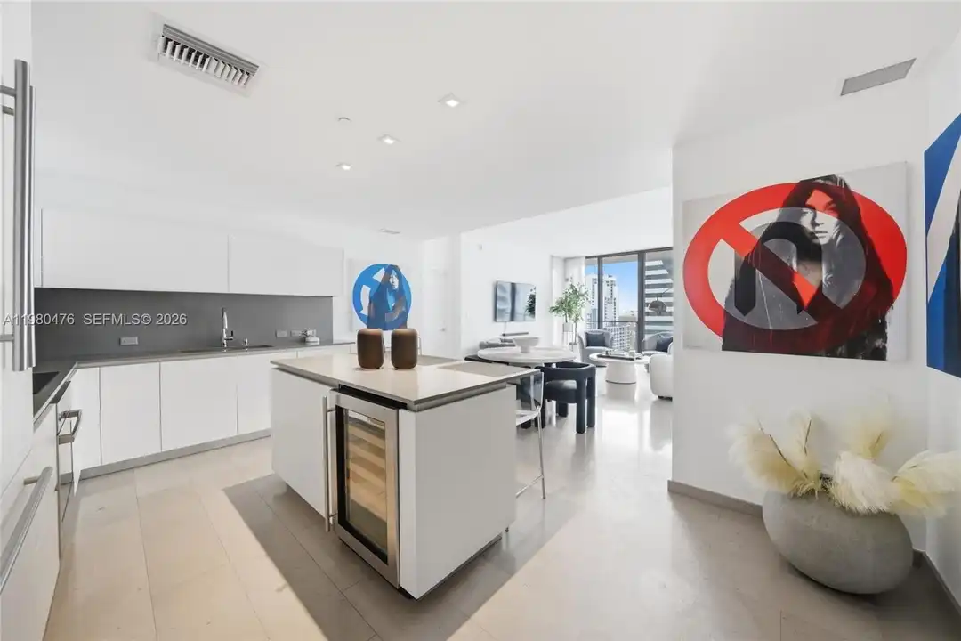 88 SW 7th St #1010 - More