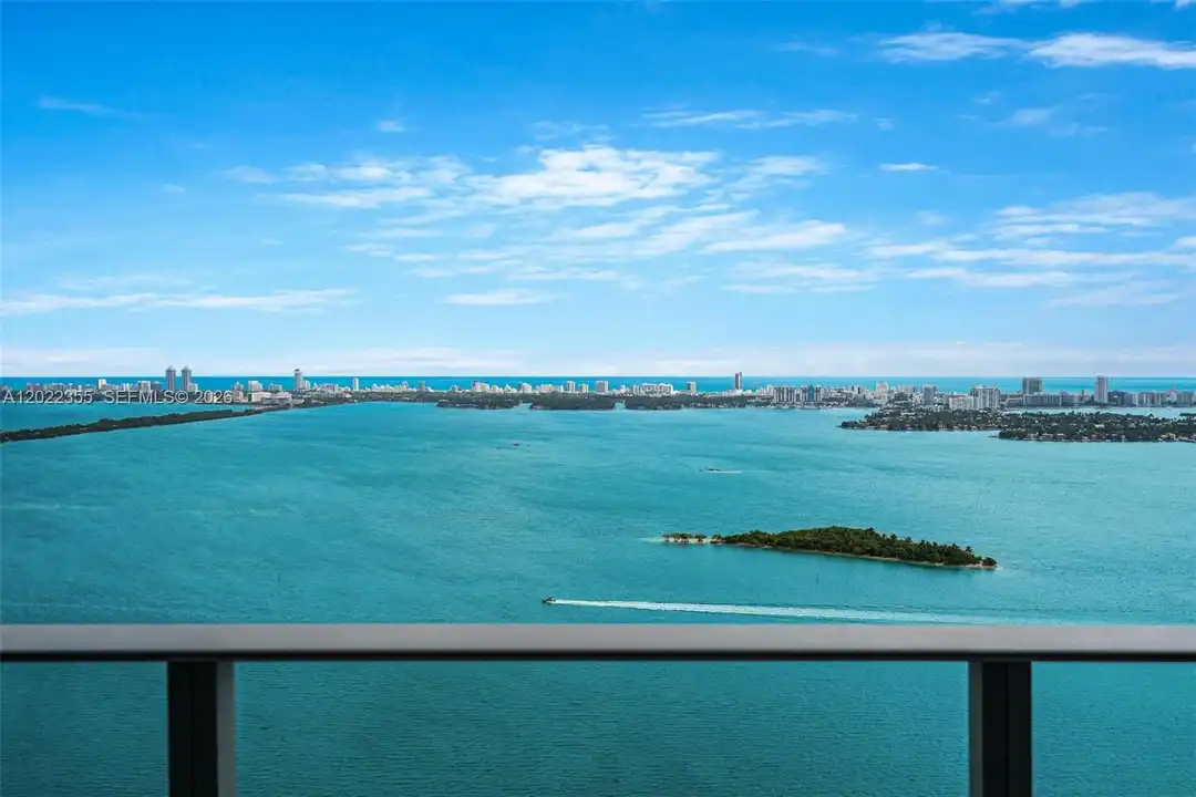 Apartment in Miami - More