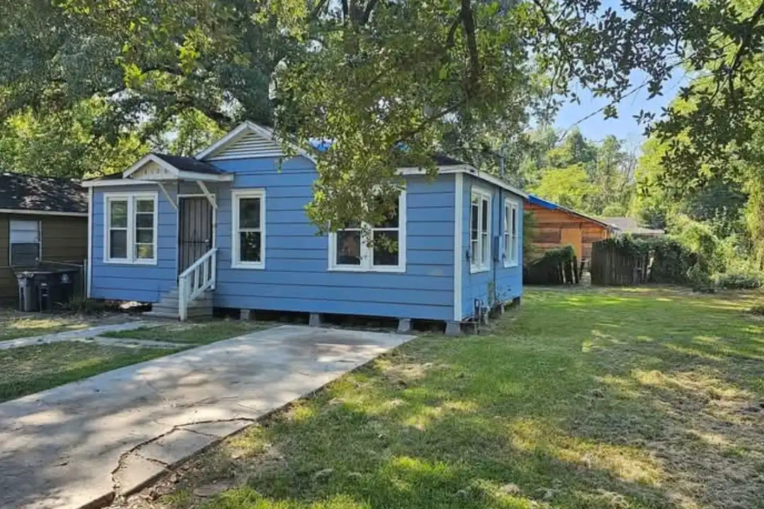 4920 Paige St – photo 1 of 7