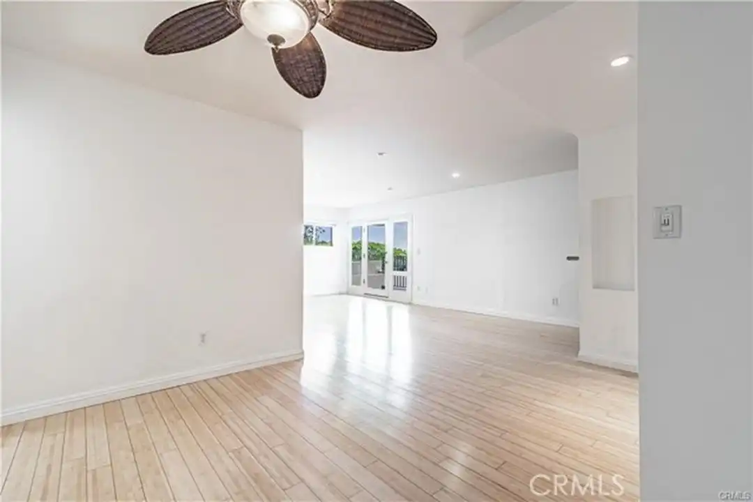 Apartment in West Hollywood - View 2