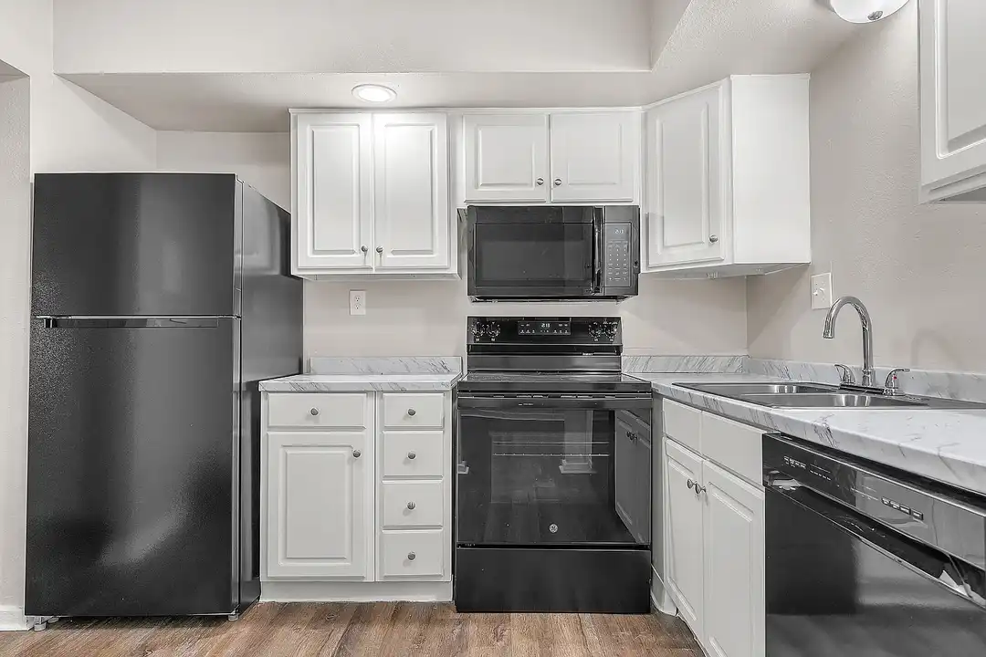 Camelot Place – photo 1