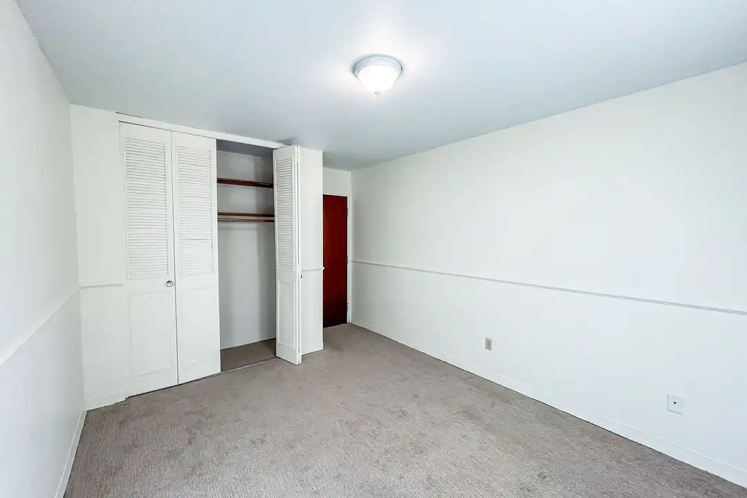 2712 Pillsbury Ave unit 101 – další