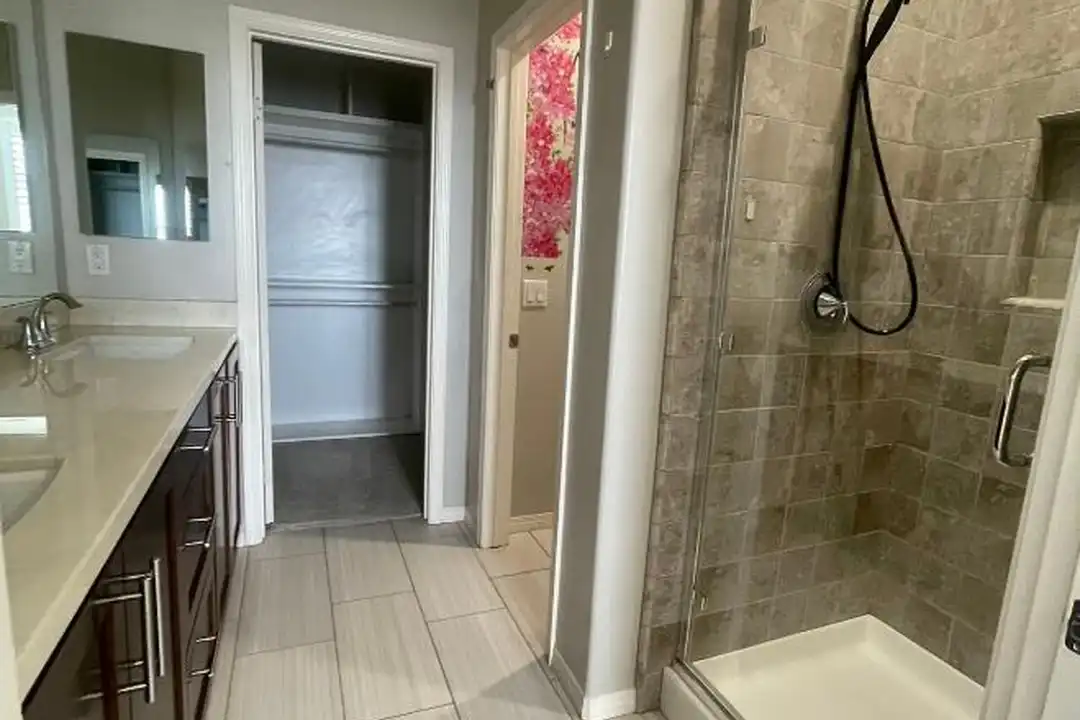 812 S Gladys Ave - View 4