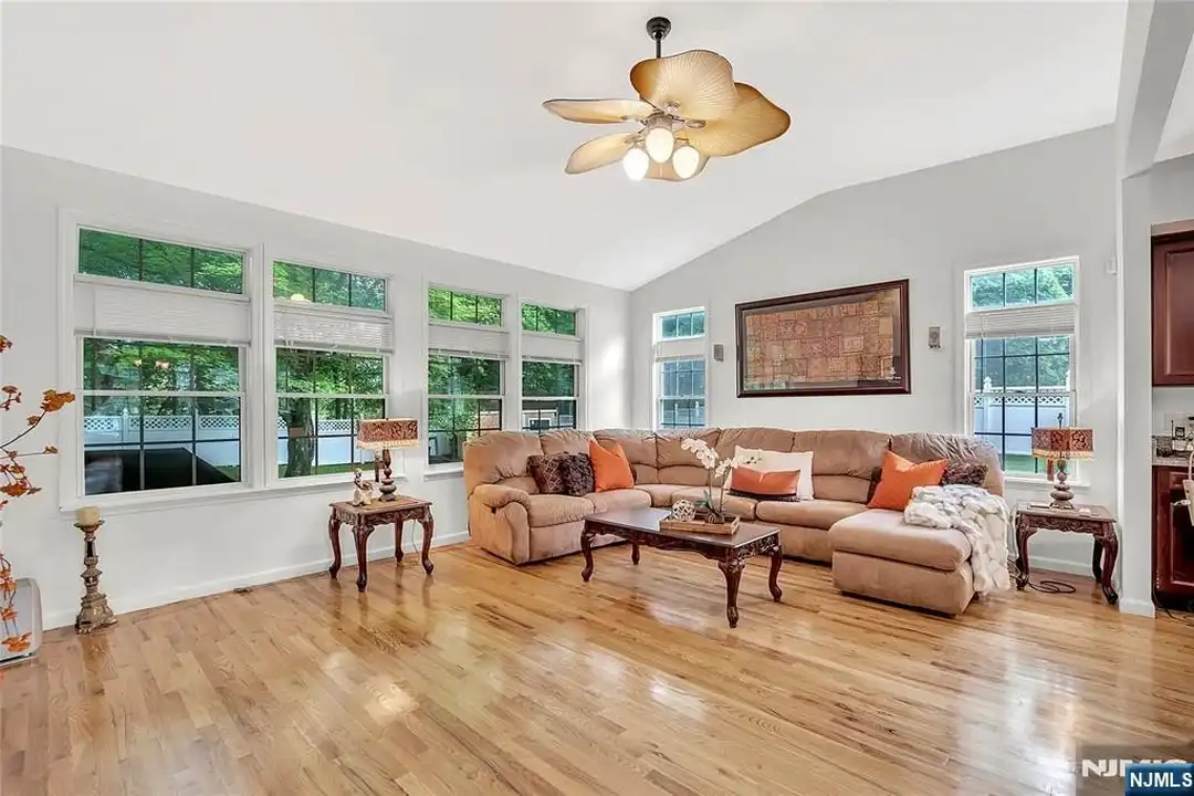 8 Mary Ct - View 5