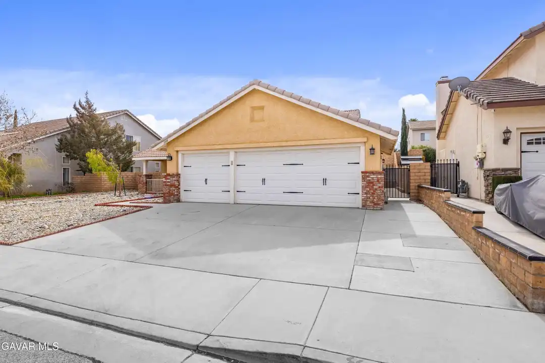 3310 Caspian Dr - View 3