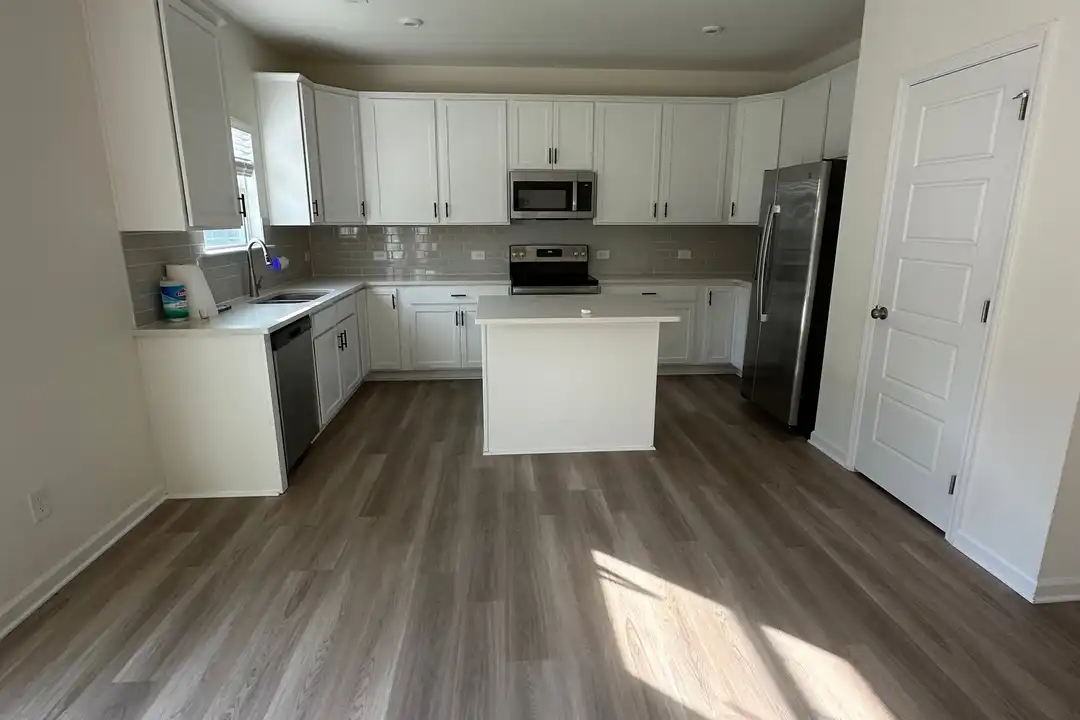423 Bassett Ln - View 3