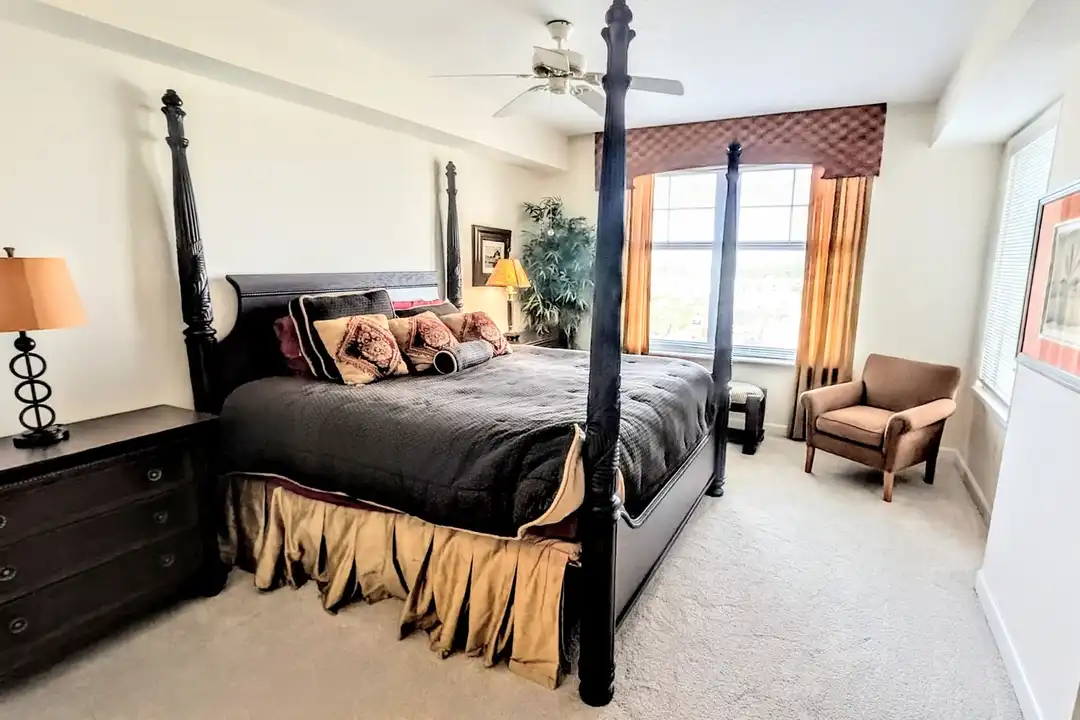750 N Tamiami Trl - More