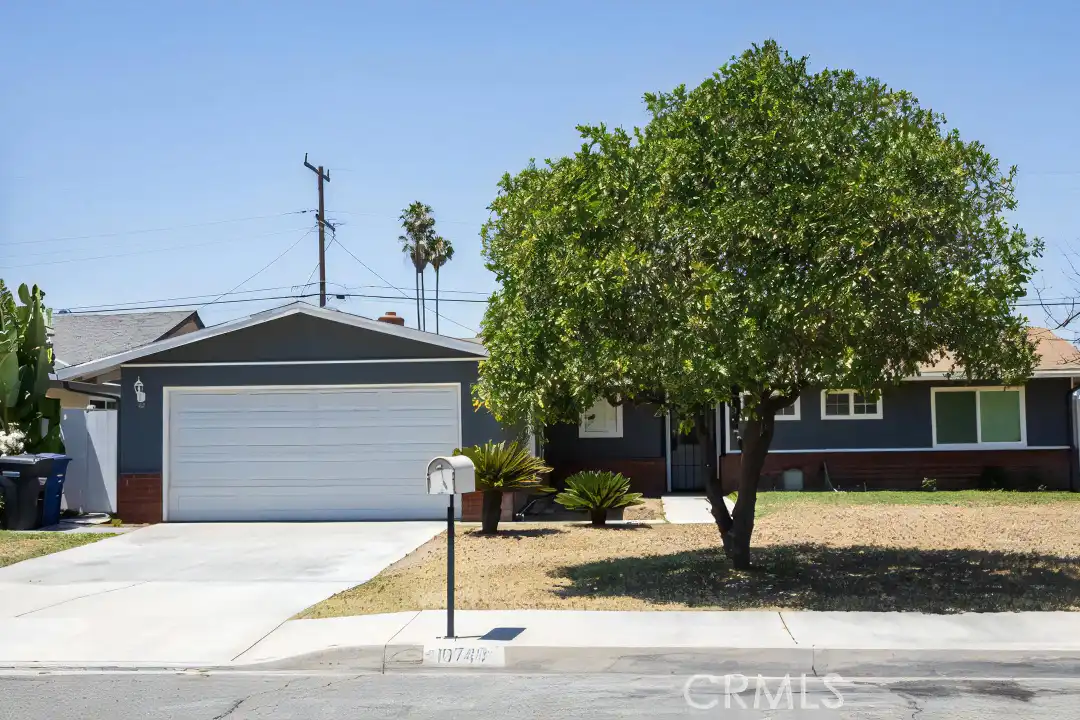 10740 Coloma St - View 2
