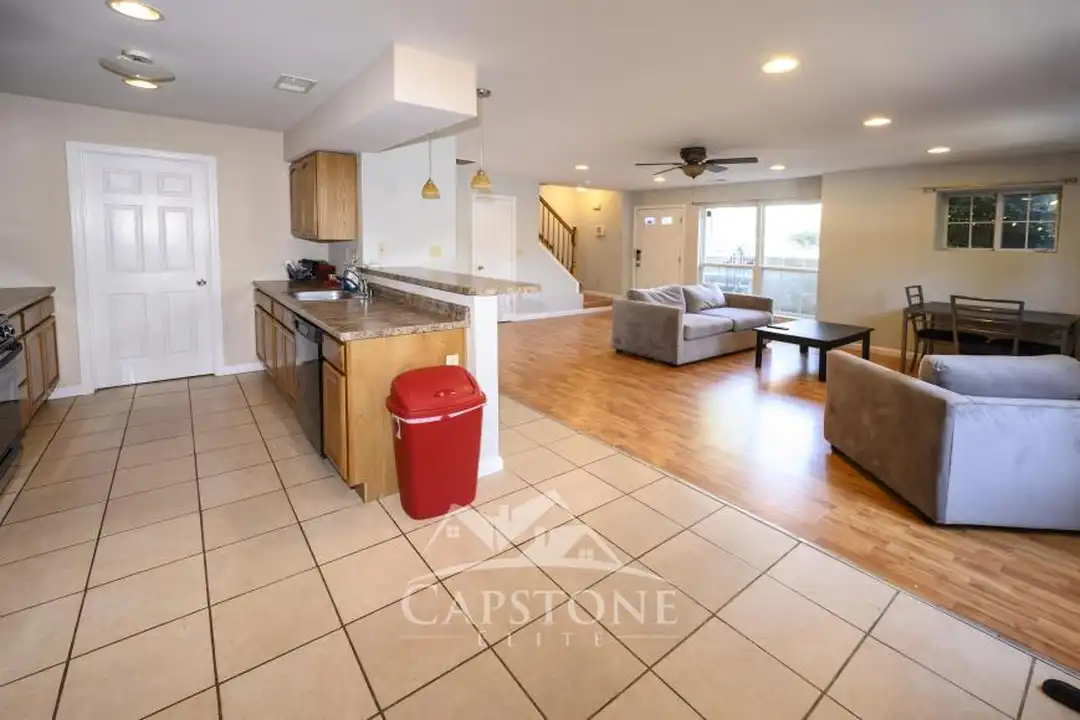 Apartment in Newark - View 5