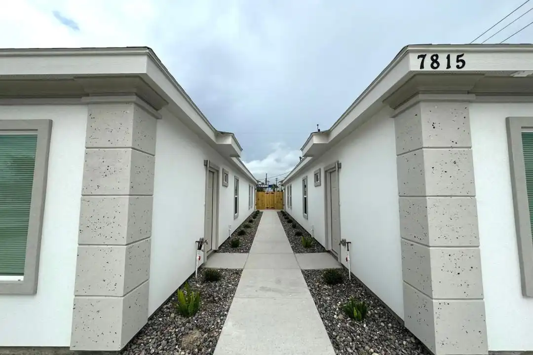 7711 N 58th Ln unit 4 - View 2