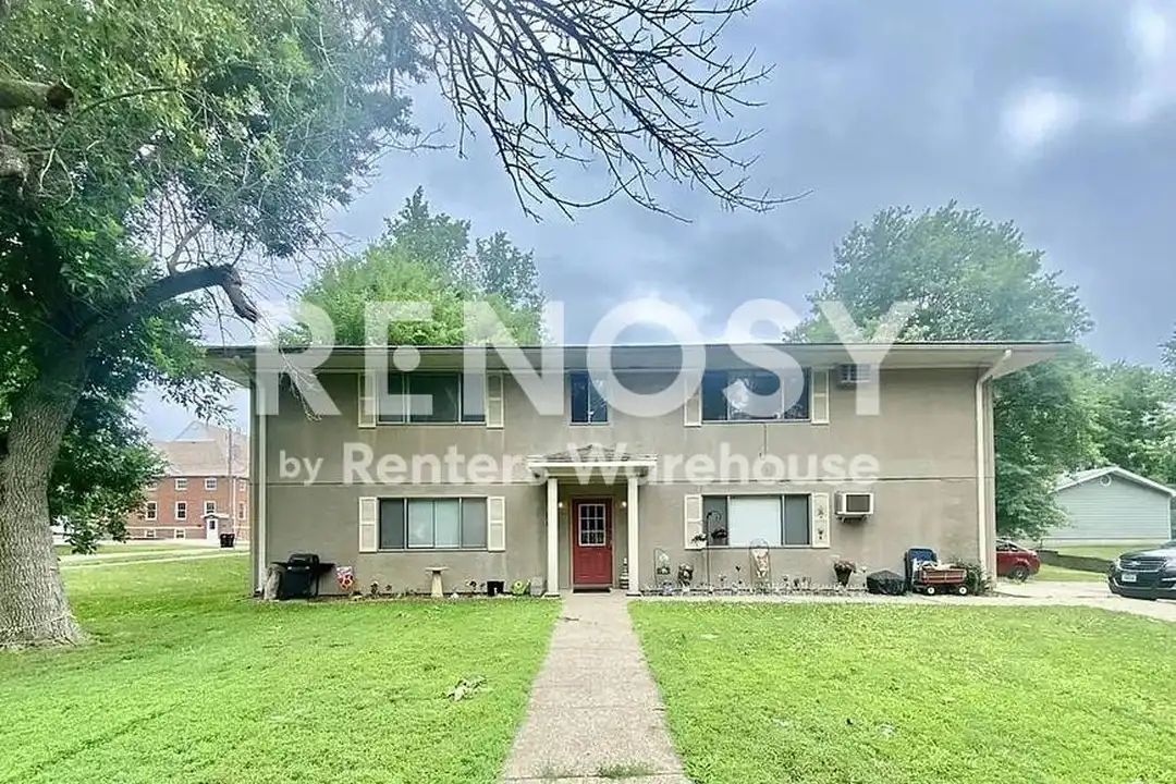 206 N Madison St – photo 1 of 11