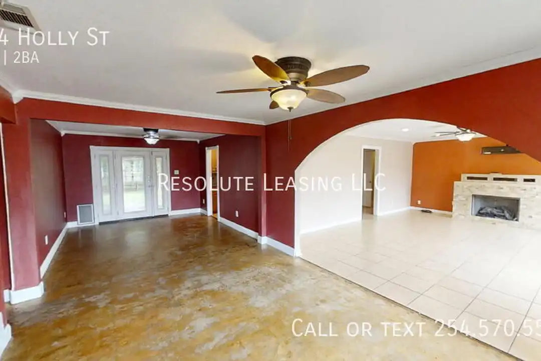 924 Holly St - View 4