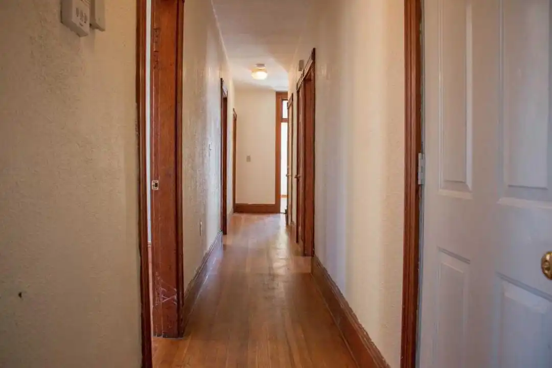 341 Centre St – pohled 3