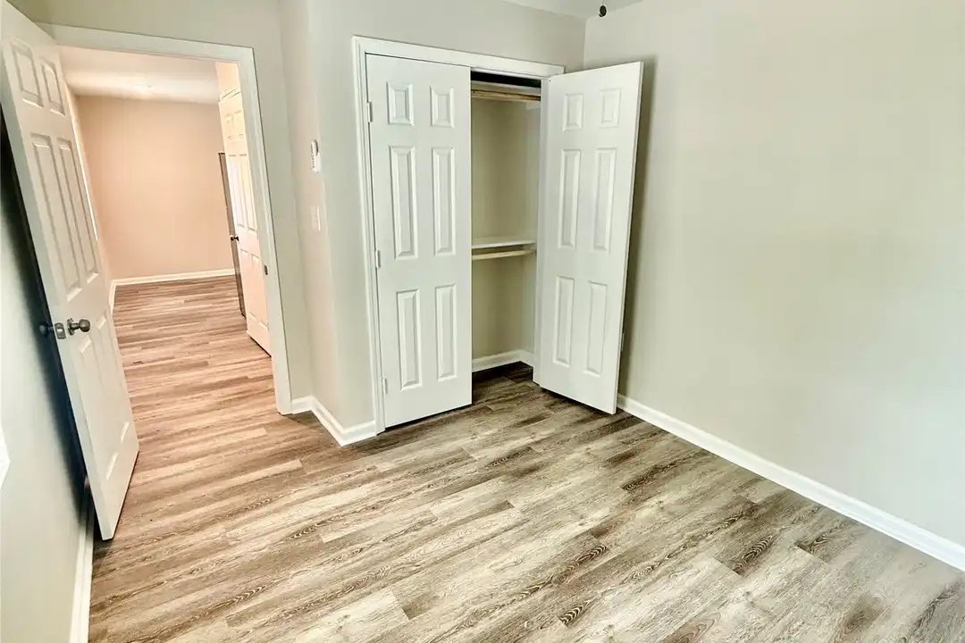 324 W Main St - More