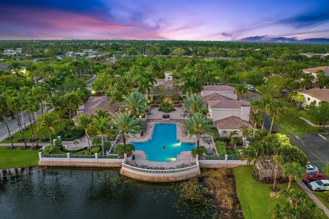 Apartment in Palm Beach Gardens - View 2