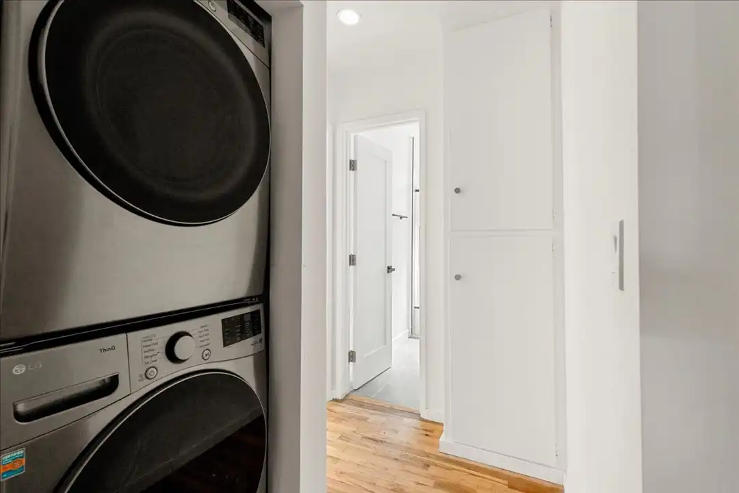 652 Hayworth Ave - View 6