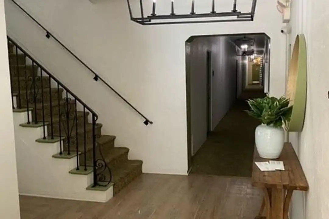 409 W 3rd St unit 201 - View 2