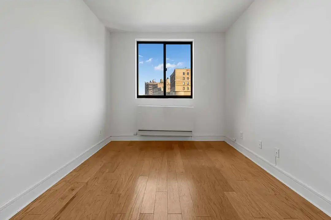 295 W 96th St unit 308 – další