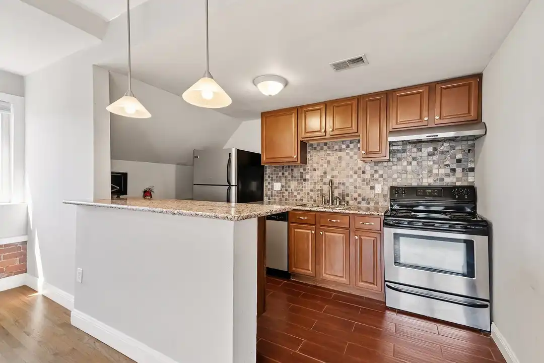5825 Bartlett – photo 1