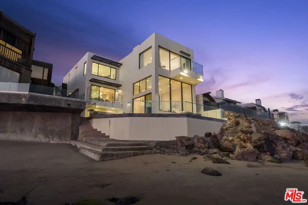 24146 Malibu Rd - View 3